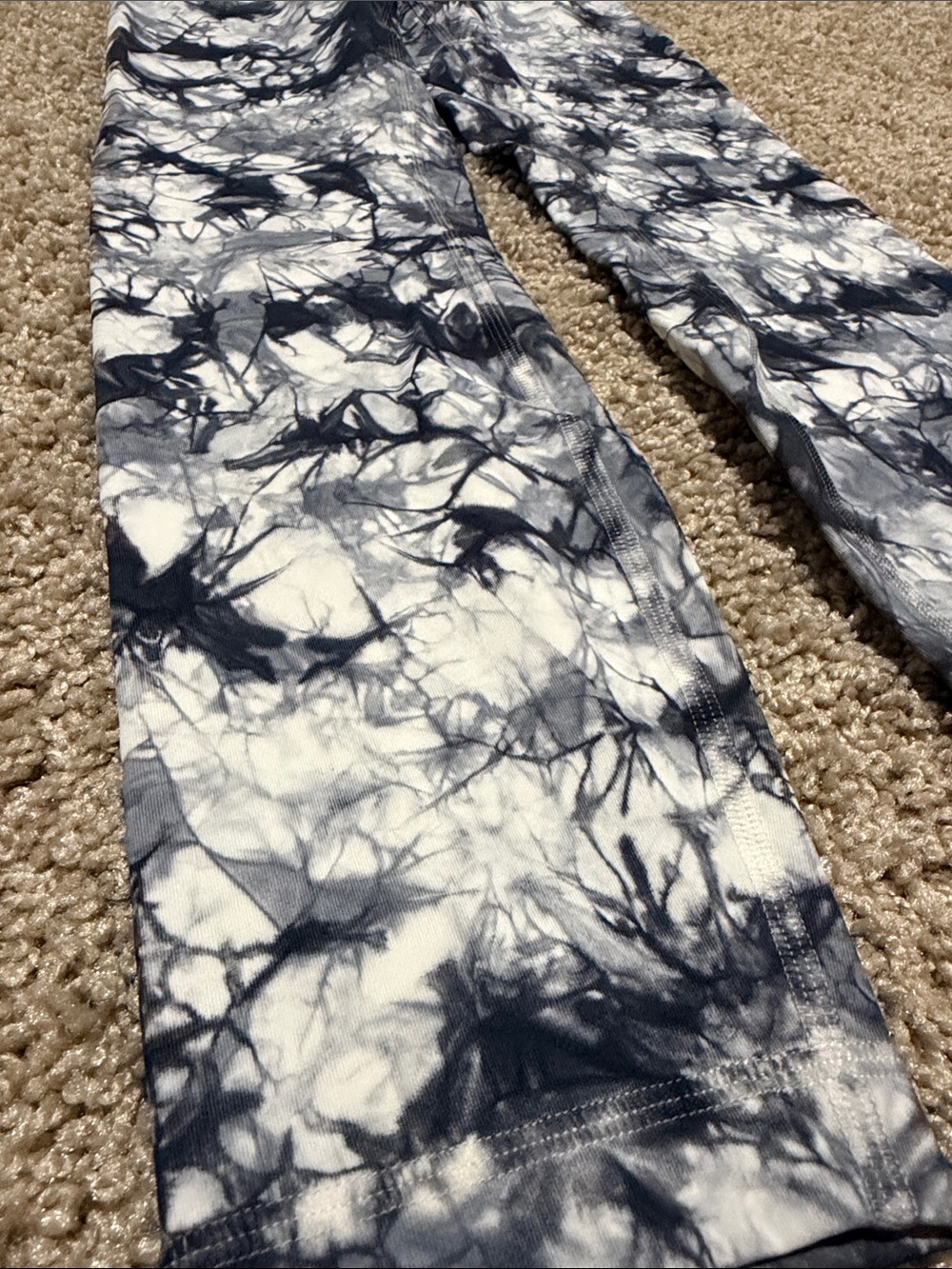 lululemon athletica Black and White Tie-Dye Leggings - Picture 4 of 4